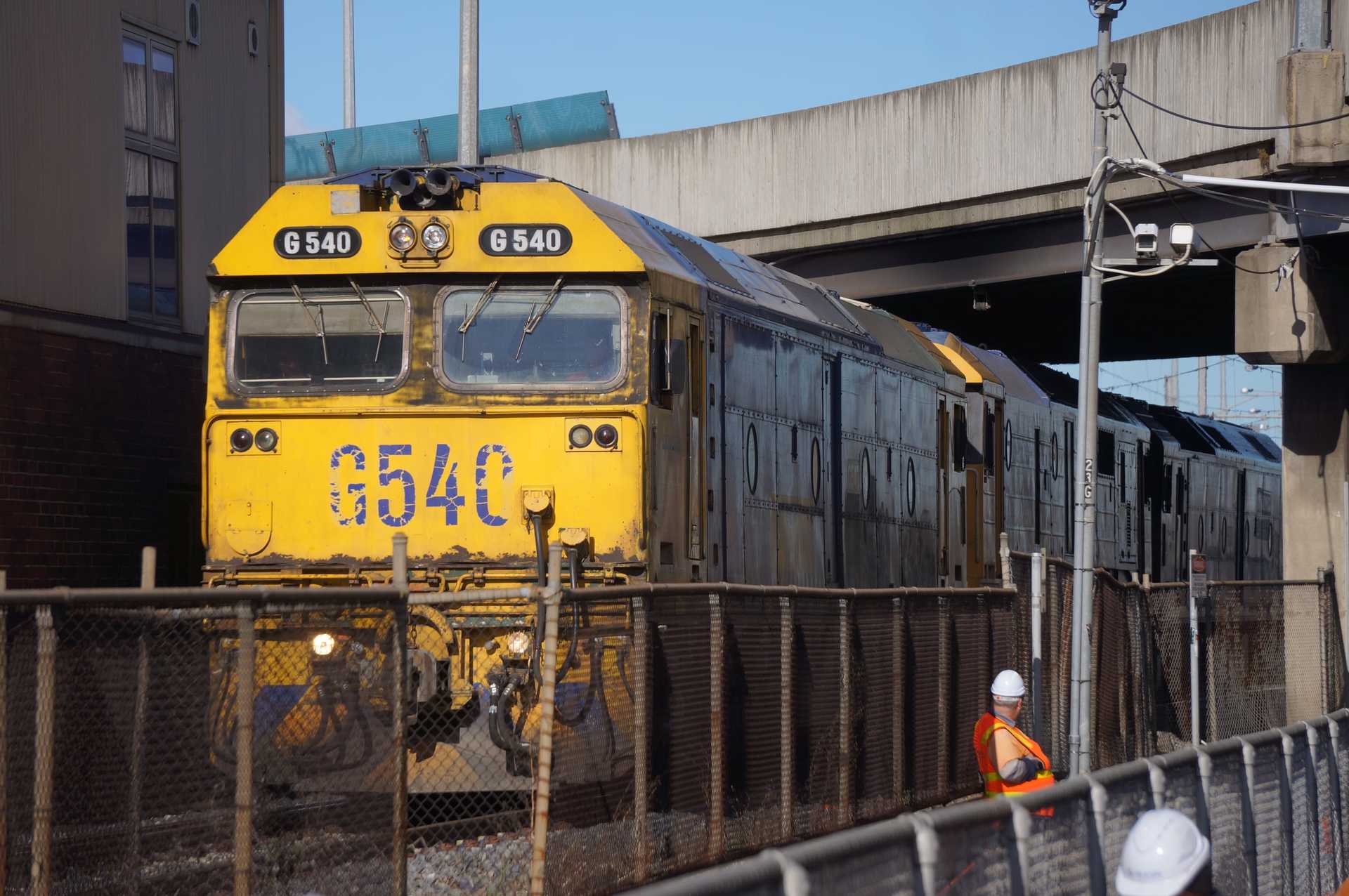 D778V powering through Newport Railway Station, bound for North Dynon.