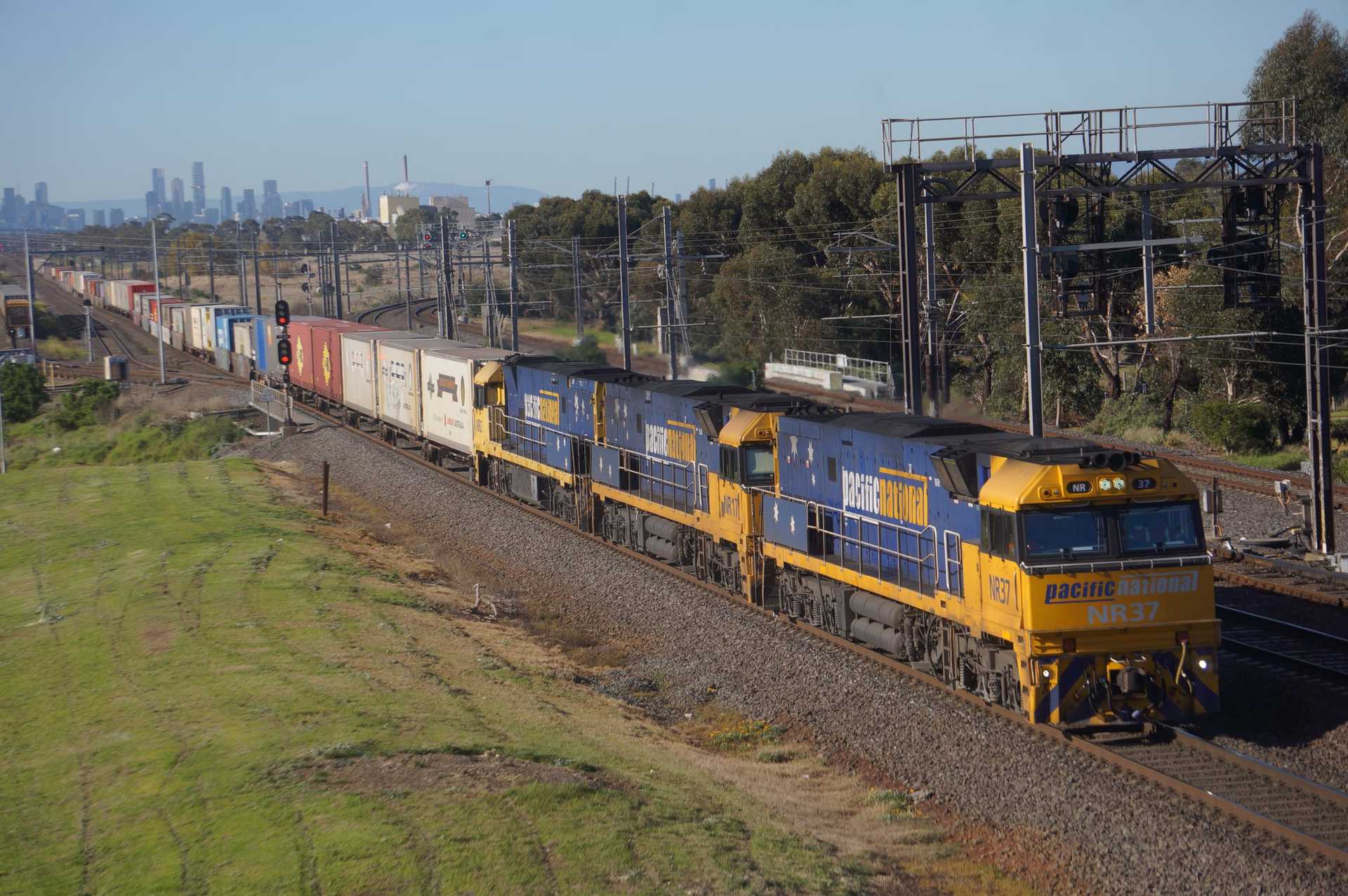 6MP4 at SCT Laverton, bound for Perth