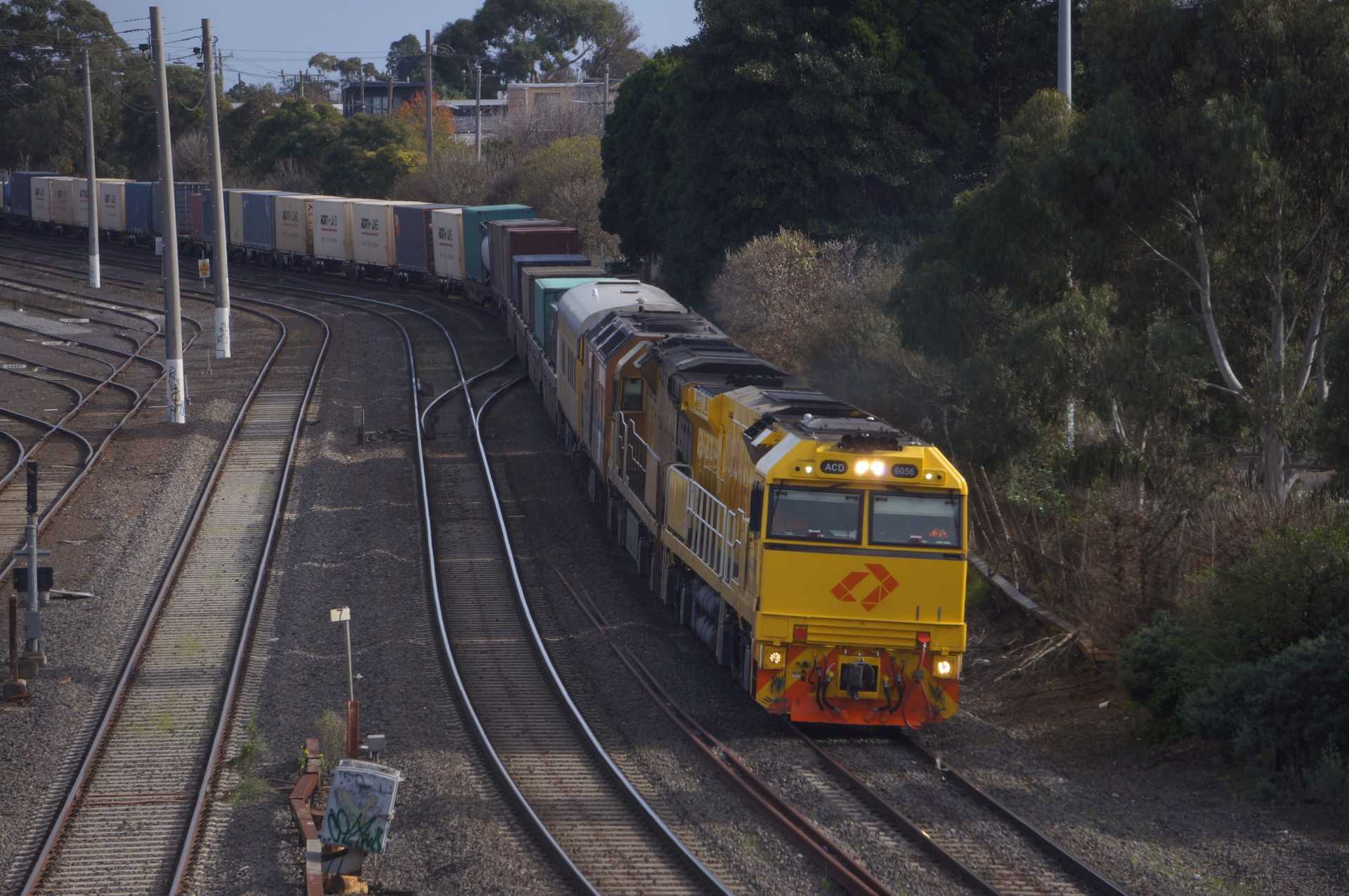 4PM1 trundling through West Footscray Junction