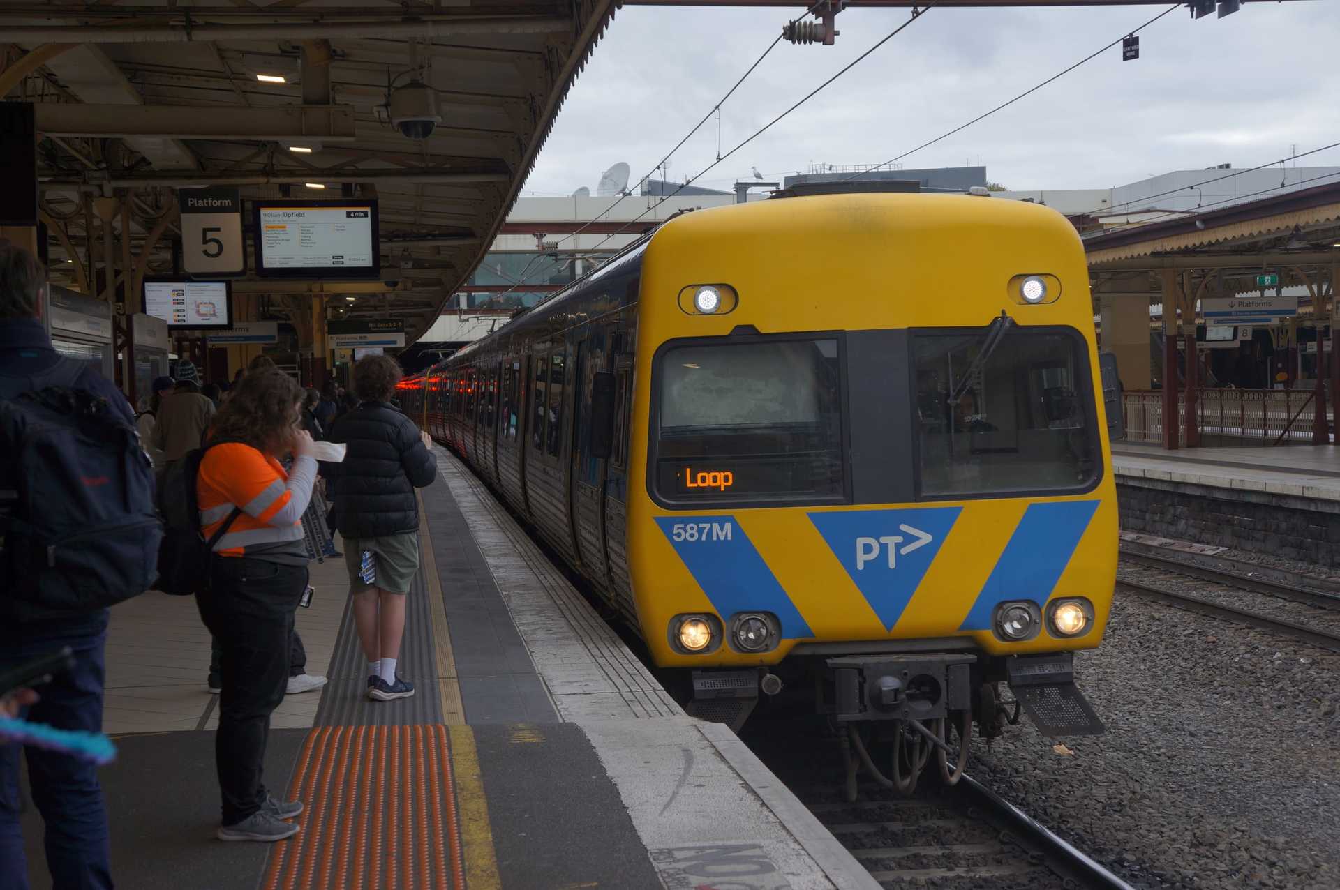Comeng train on the 9:06 am Upfield service at Flinders Street Railway Station