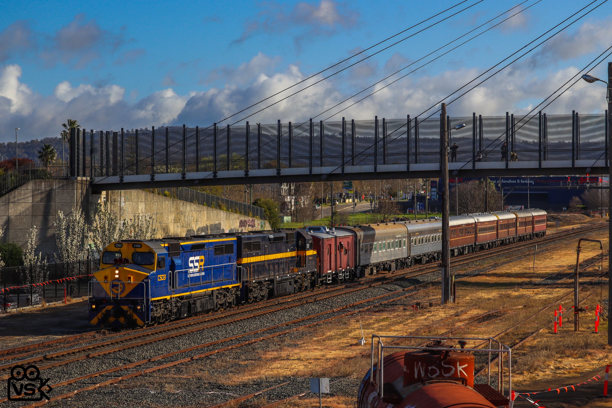 8L00, Albury